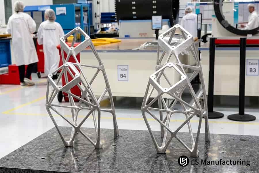 A impressão 3D cria uma estrutura de treliça de alumínio com nós complexos para aplicações na indústria automotiva.