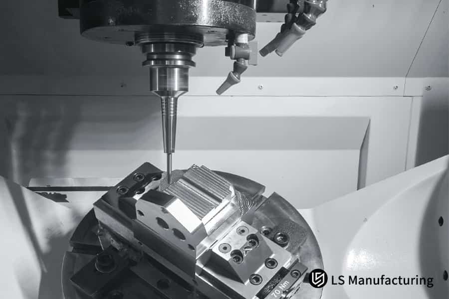 エンジニアリング許容誤差基準を満たすために、アクティブアルミニウム合金加工中に厳密な 5 軸 CNC 加工許容誤差を指定します。