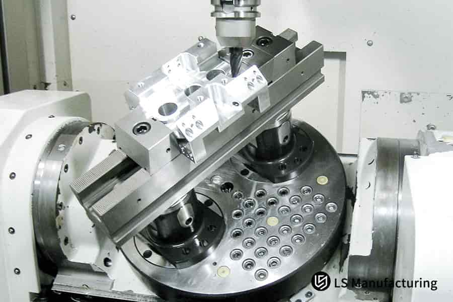 Lavorazione CNC a 5 assi di parti in alluminio per preventivi precisi e richiesta di preventivo per servizi industriali.