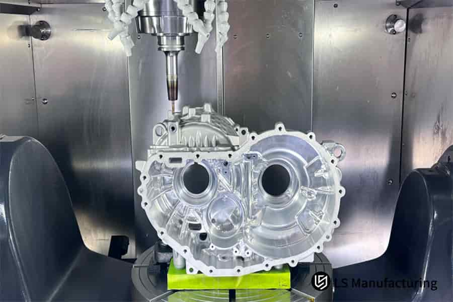 Lavorazione di un alloggiamento di trasmissione per autoveicoli in lega di alluminio ad alta precisione per servizi a 5 assi convenienti.