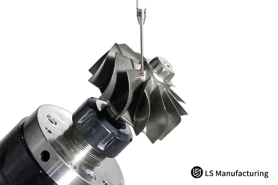 Прецизионная обработка лопастей рабочего колеса из специального титанового сплава для повышения производительности и эффективности в аэрокосмической отрасли приложения.