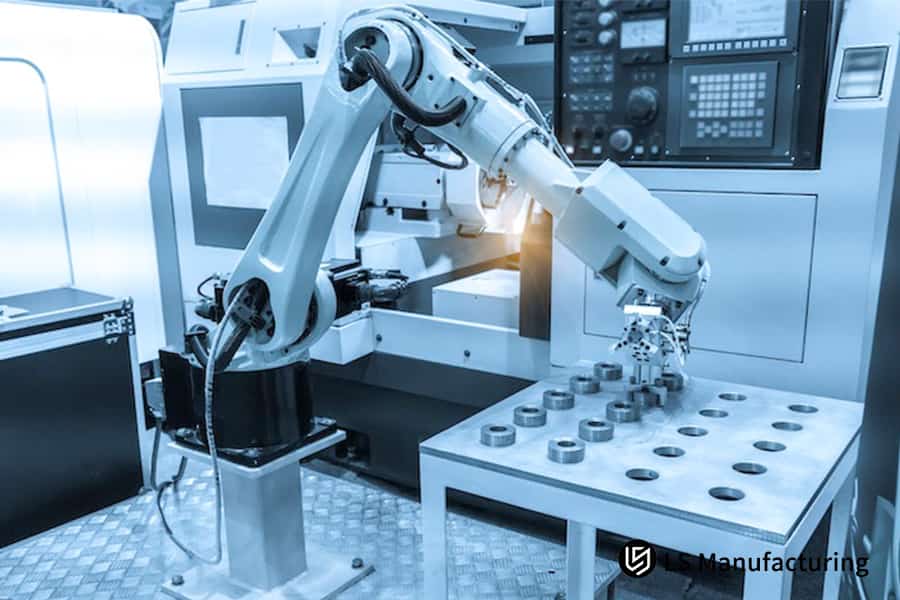 Production de joints robotiques en alliage haute résistance pour les chaînes d'assemblage de précision dans la fabrication automatisée.