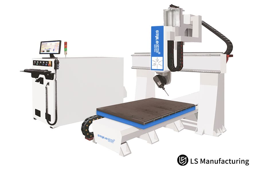 Operación de equipos CNC de 5 ejes con una interfaz de control para evaluación de cotizaciones de servicios de aleaciones metálicas de precisión.