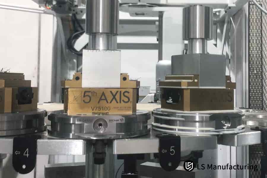 Проверка точности 5-осевой обработки на станках с ЧПУ высокопрочного металлического сплава для оценки местной цепочки поставок в промышленности.