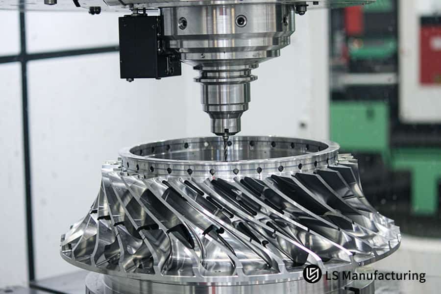 El fabricante de impulsores CNC de 5 ejes opera a una velocidad de 22000 rpm.