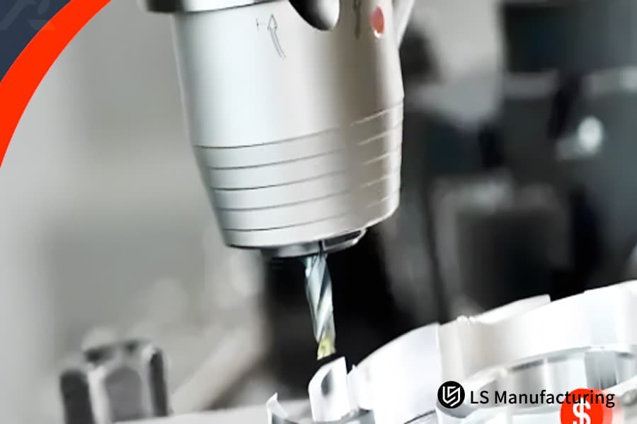 Un primo piano del dettaglio del processo di foratura automatizzata dei metalli di LS Manufacturing.jpg