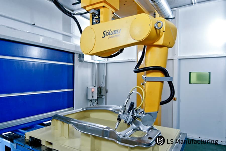 軽量協働ロボットのシャーシコンポーネント用に、Stäubli ロボットを使用して 304 ステンレス鋼を切断します。