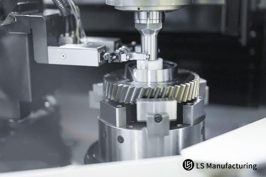 Usinagem avançada de engrenagens CNC em uma moderna fábrica da LS Manufacturing.jpg
