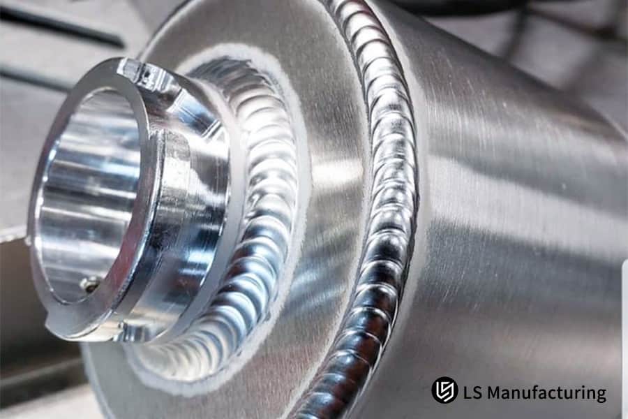 Precise circumferential weld on a metal cylinder