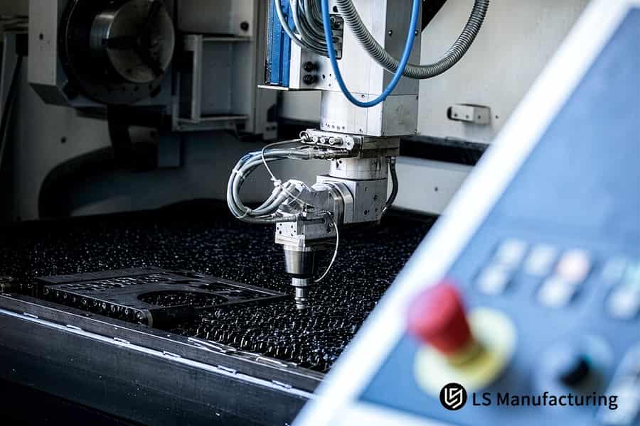 Las máquinas CNC mecanizan cuerpos de válvulas de acero inoxidable con una tolerancia de ±0,005 mm.