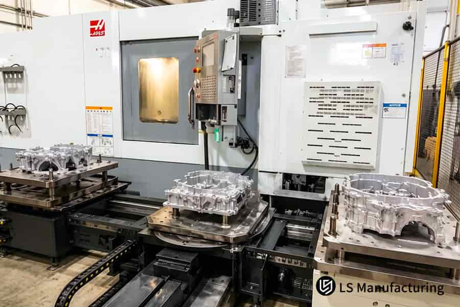 原型覆盖黄铜连接器的 CNC 加工报价，具有严格的公差特征。