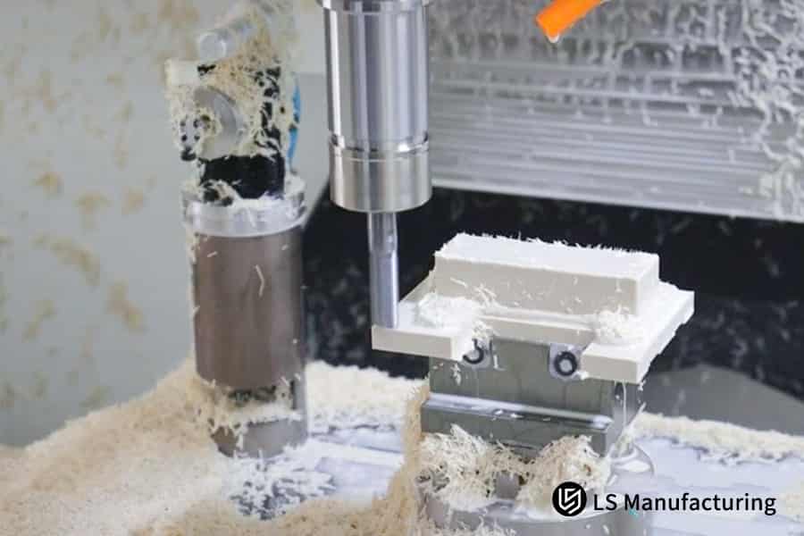 تصنيع مكونات ABS والنايلون عالية الدقة باستخدام آلات CNC لتصنيع النماذج الأولية للأجهزة الطبية.