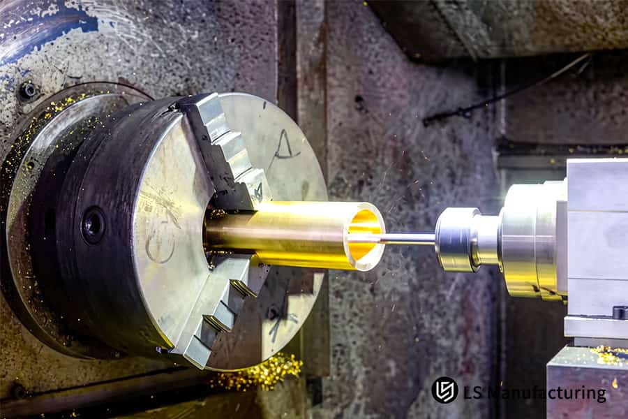 Produzione di boccole personalizzate lavorate a CNC per applicazioni di sistemi di trasmissione automobilistici ad alta usura.