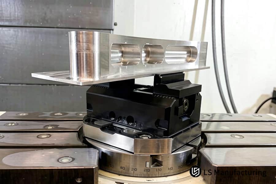 CNC 加工金属夹具,用于精密 CNC 加工服务报价。