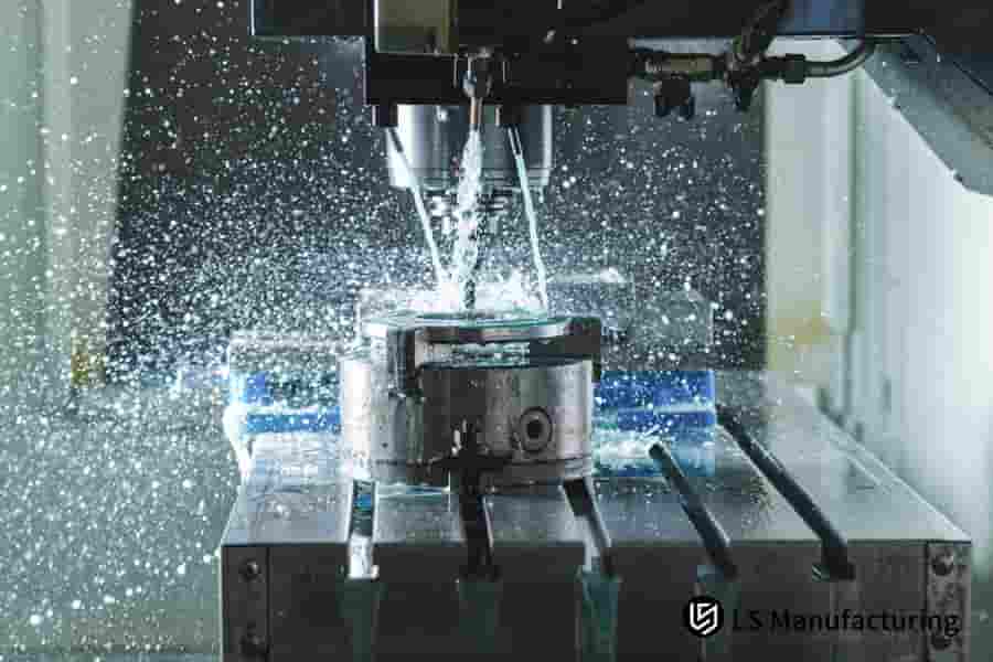 Эксплуатация станков с ЧПУ для обработки металлических деталей с целью оценки стандартов точности и эффективного контроля затрат на обработку.