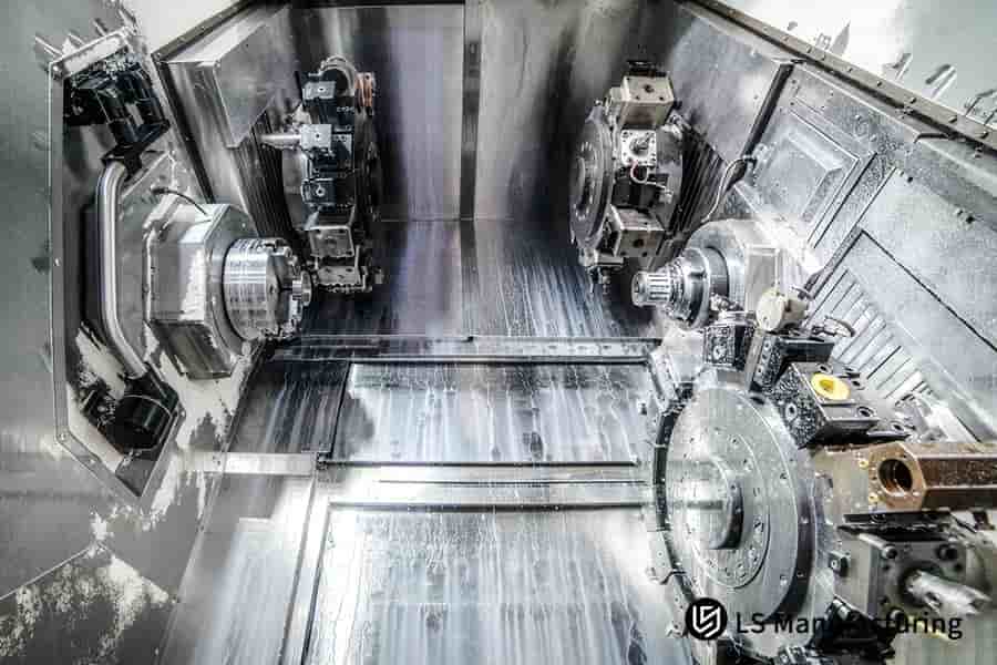 L'usinage CNC multi-axes sur mesure permet de réaliser un arbre avec une tolérance de ±0,005 mm.