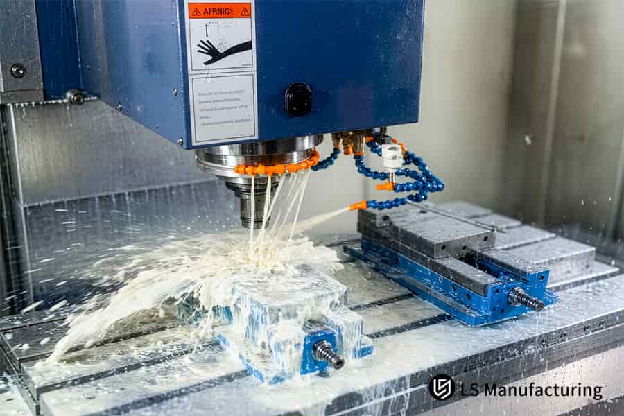 Peças estruturais Fresas de serviço CNC suporte de aço inoxidável com tolerância de 0,02 mm com fluxo de refrigerante.
