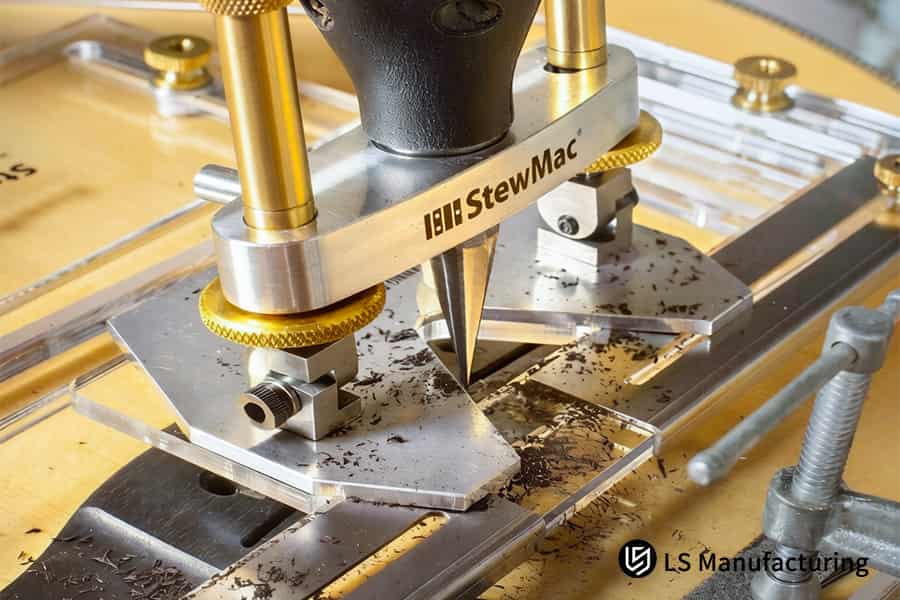 Uso de brocas cônicas em serviços de fresamento CNC de precisão para eliminar a deflexão em componentes aeroespaciais de paredes finas.