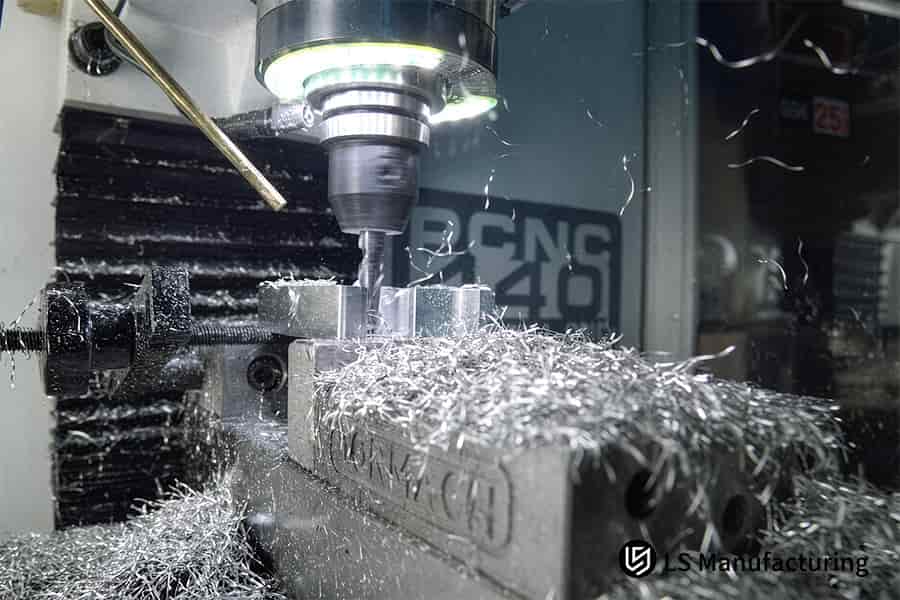 Custom aluminum CNC milling finishes 7075-T651 bracket to Ra 0.8 μm.