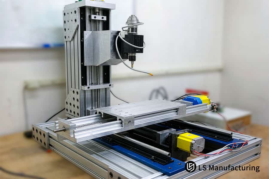 Warp prevention aluminum milling checks mold with 0.0009 mm accuracy.