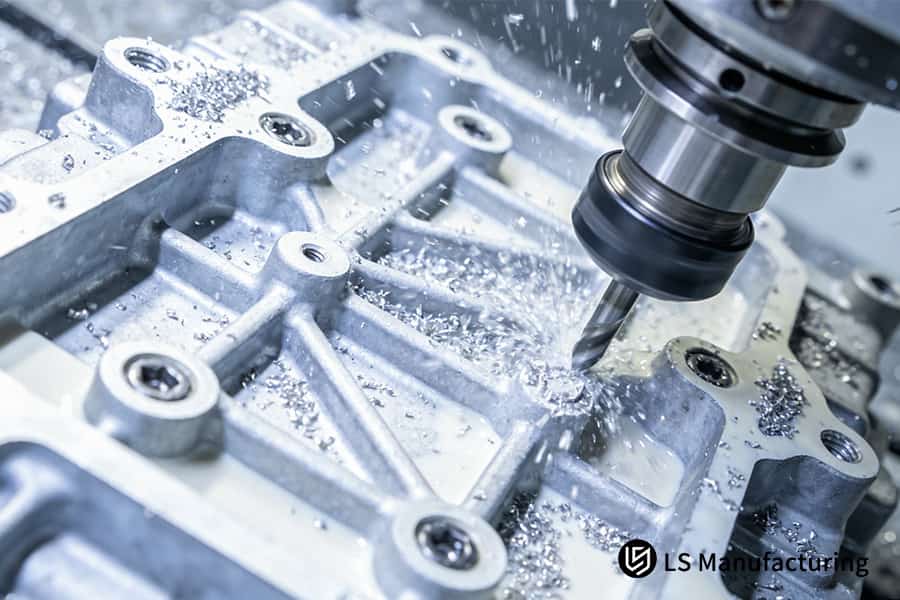 Fresado de cuerpos de válvulas de acero aleado de alta precisión para sistemas de mecanizado de control hidráulico de alta precisión para la industria automotriz.