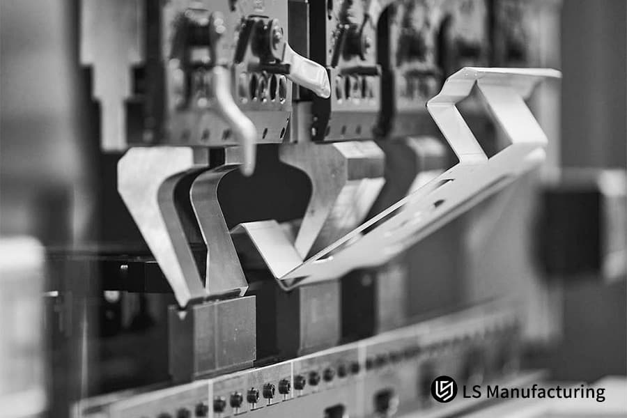 مكبس CNC لثني المكونات المقاومة للتآكل