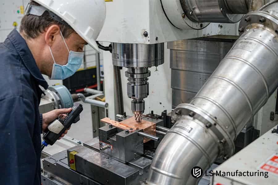 Un fabricante de torneado de ejes a medida ahora logra una tolerancia de ±0,005 mm.