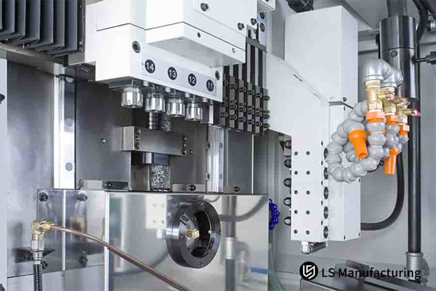 Tornitura CNC a testa scorrevole di parti metalliche ad alta tolleranza per servizi di produzione di massa.