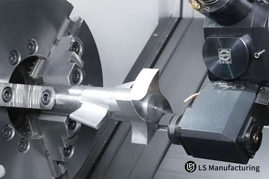 Lavorazione di componenti in lega metallica ad alta precisione con rigorosi controlli di qualità per una produzione con consegne puntuali.