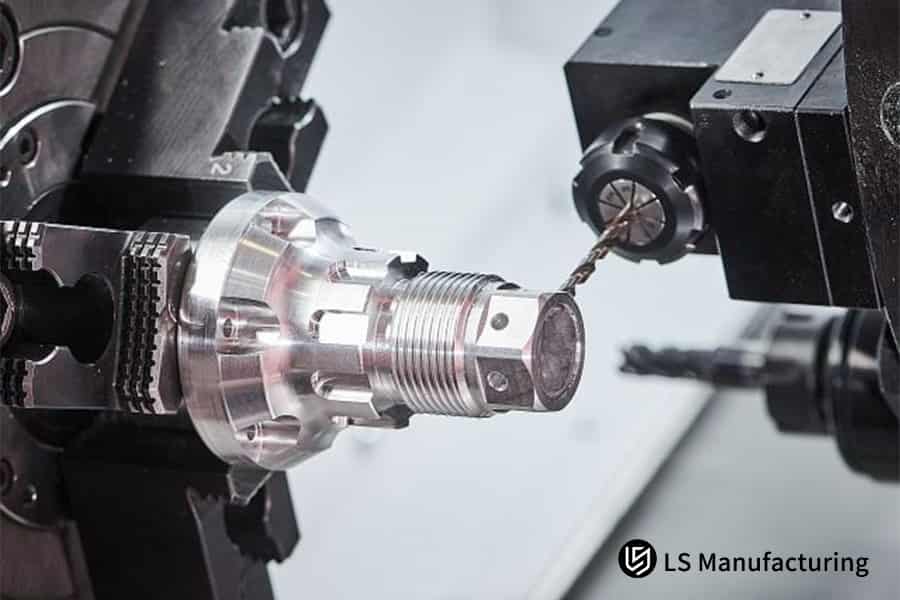 重要な航空宇宙および医療機器用途向けの高精度合金鋼シャフトの旋削。