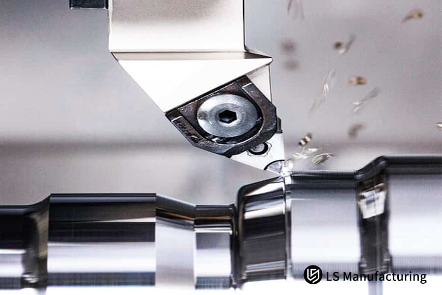 الخراطة باستخدام الحاسب الآلي مع رقائق الفولاذ والمعدن عالية الأداء من LS Manufacturing.jpg