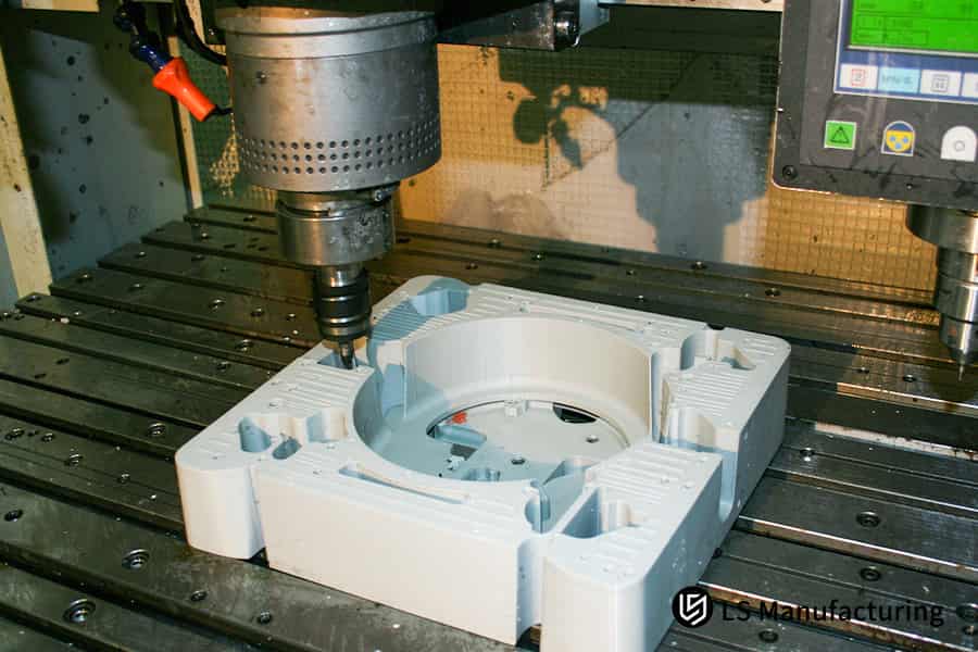 A fresagem CNC personalizada de plásticos mantém uma tolerância de 10 a 20 mícrons.