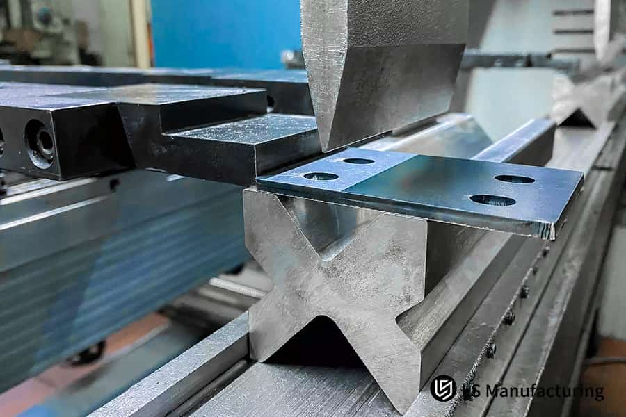A fabricação personalizada de chapa metálica​ otimiza a matriz V