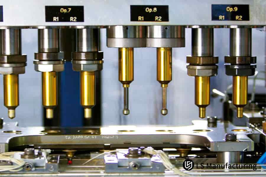 Produzione imbutita profonda per la superficie della parte decorativa.