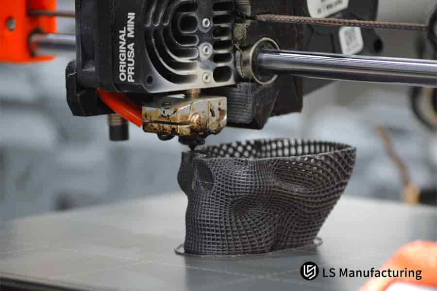 Нанесение полимерной нити с помощью 3D-принтера FDM для создания точного медицинского прототипа визуализация». ширина=