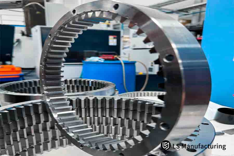 産業用動力伝達システム向けに高強度鋼からカスタム大型ギアを製造します。
