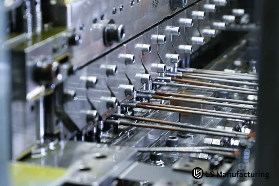高精度深拉伸冲压模具。
