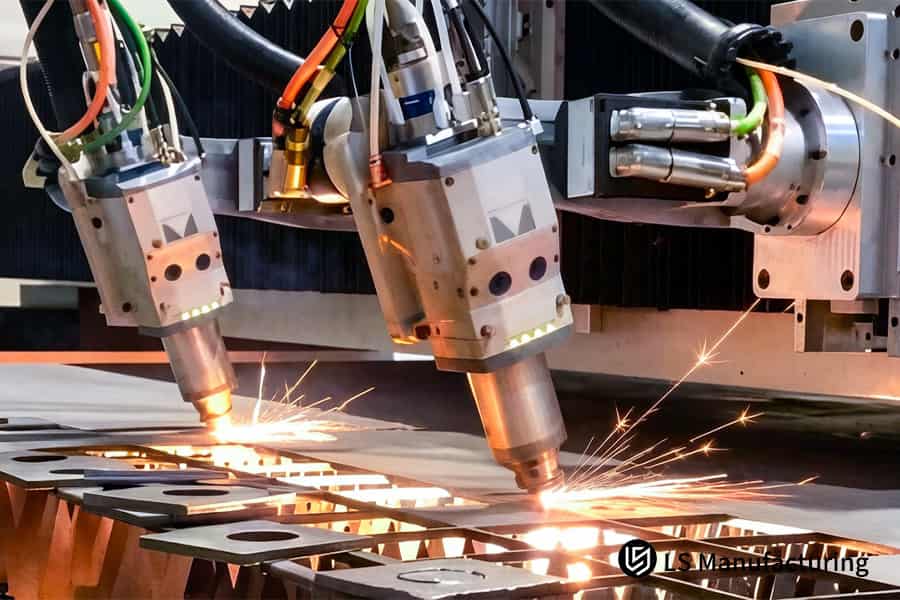 Schneiden von dünnem 6061-Aluminiumblech für Automobilkarosserieteile mit einem hochpräzisen Laserschneidservice.