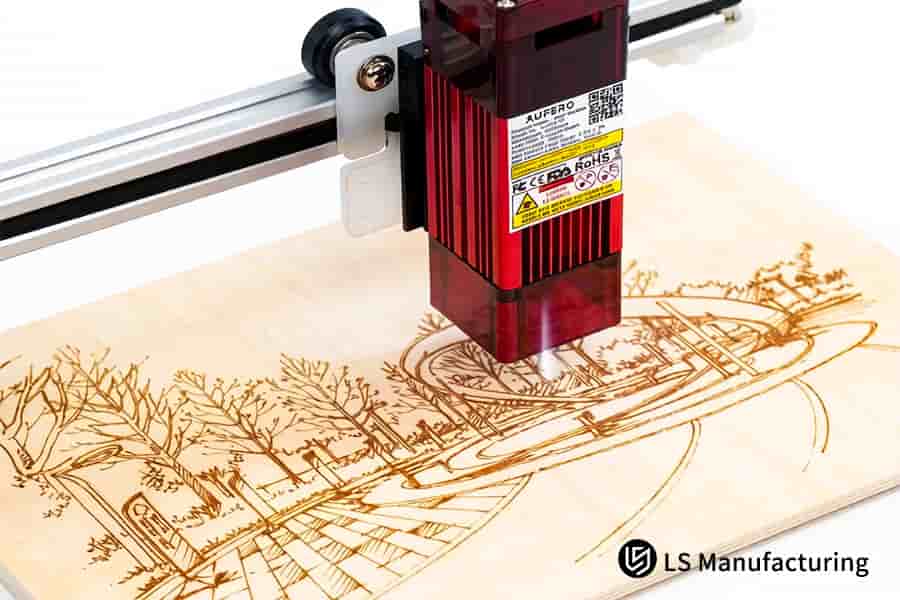 Laserätzung prägt komplizierte malerische Kunstwerke auf Bambus für handwerkliche Heimdekoration.