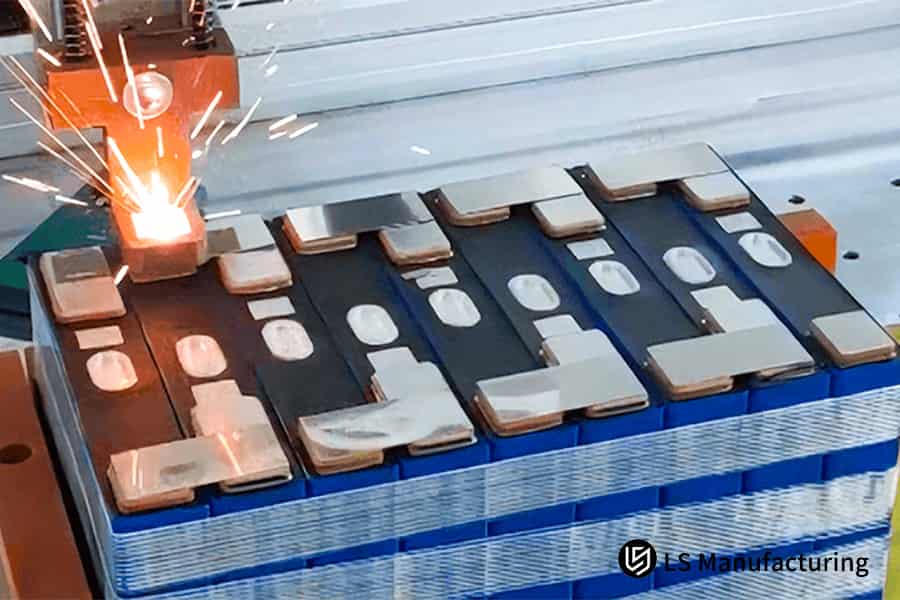 Sellado láser de una caja metálica para batería de vehículo eléctrico