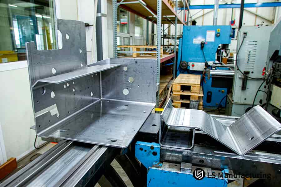 Metal bending sheet metal bending errors appear on ±0.5° bracket.