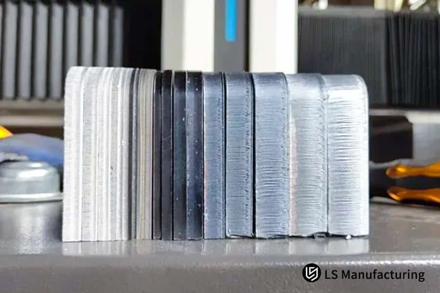 Campioni di taglio dei metalli per l'analisi di fabbricazione