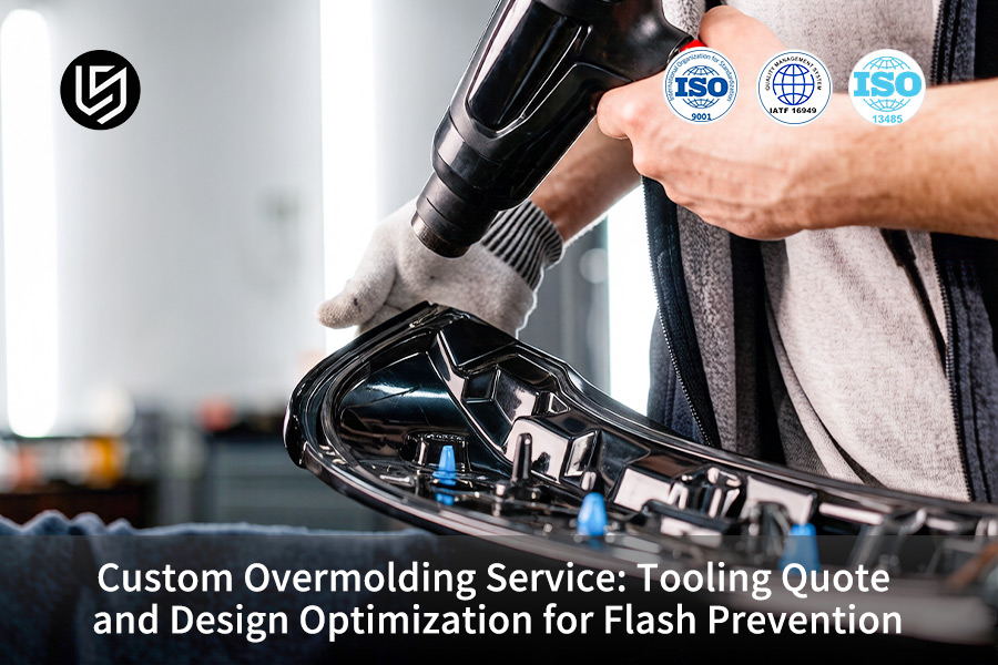 Il servizio Custom Overmolding applica aria calda a un rivestimento automobilistico in ABS nero per effettuare dei test.