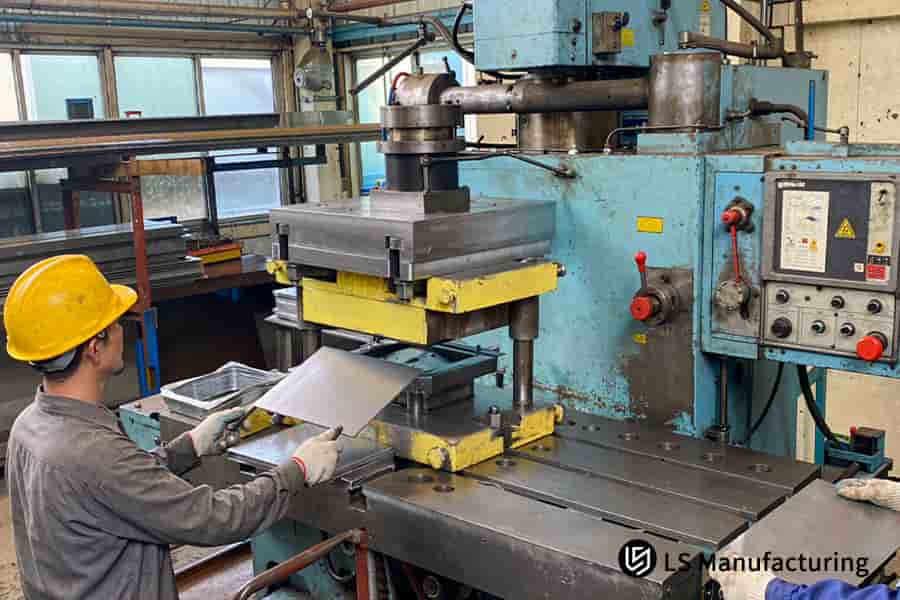 Precision metal stamping manufacturer bends SUS304 bracket to ±0.048 mm accuracy.