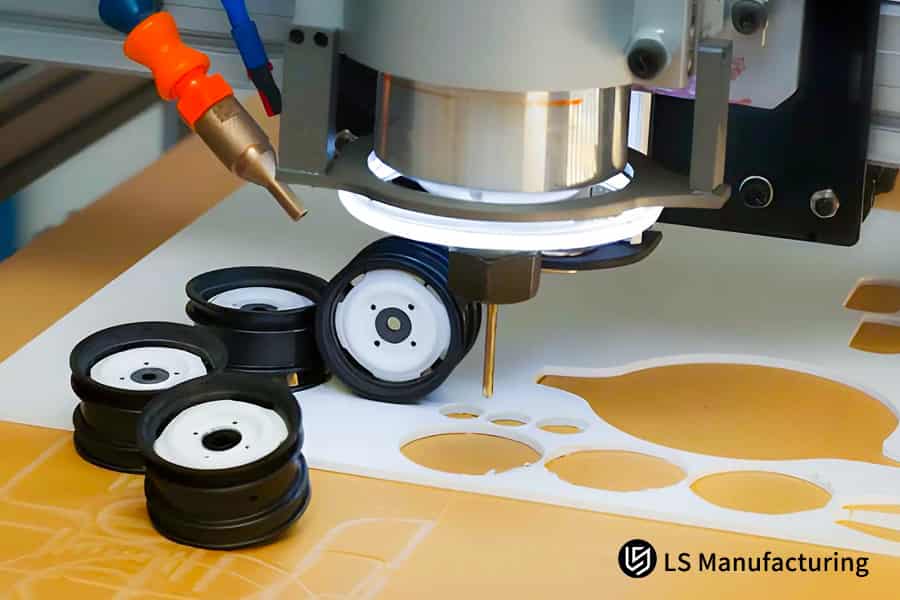 프로토타이핑 서비스에서 견적과 사양을 비교하기 위해 플라스틱 프로토타입 부품에 대한 RFQ를 준비 중입니다.