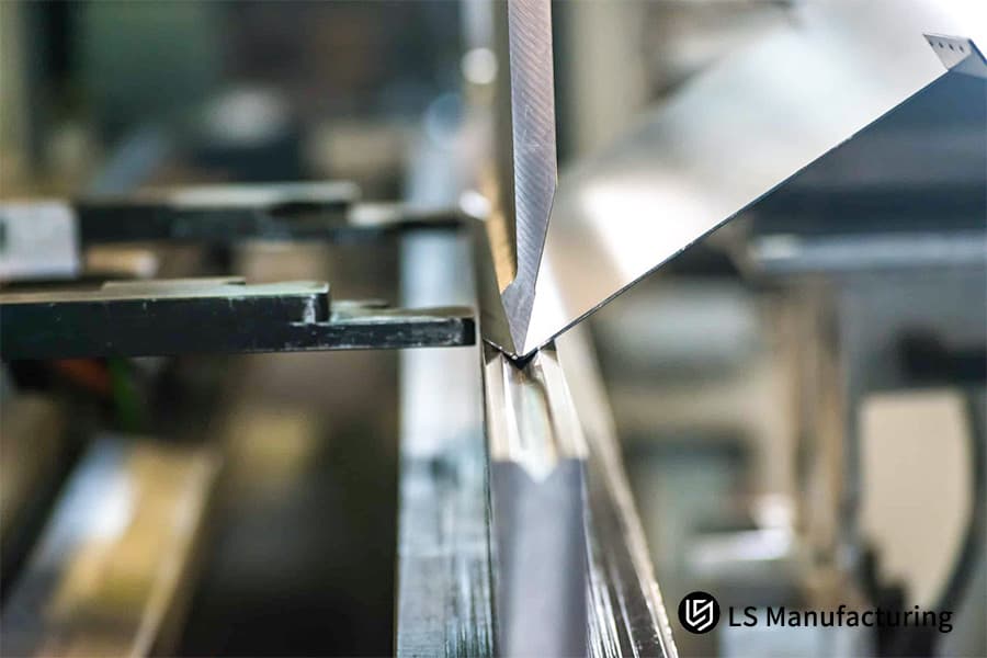 Grain orientation lightweight bracket bending