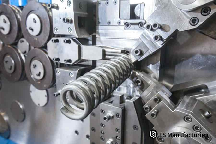 Produzione di molle elicoidali in lega metallica ad alta precisione per la selezione di fornitori di precisione e applicazioni industriali.