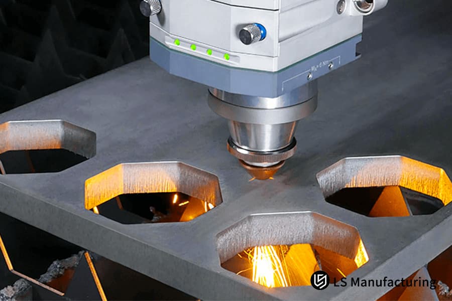 Il taglio laser garantisce la precisione del taglio verticale.