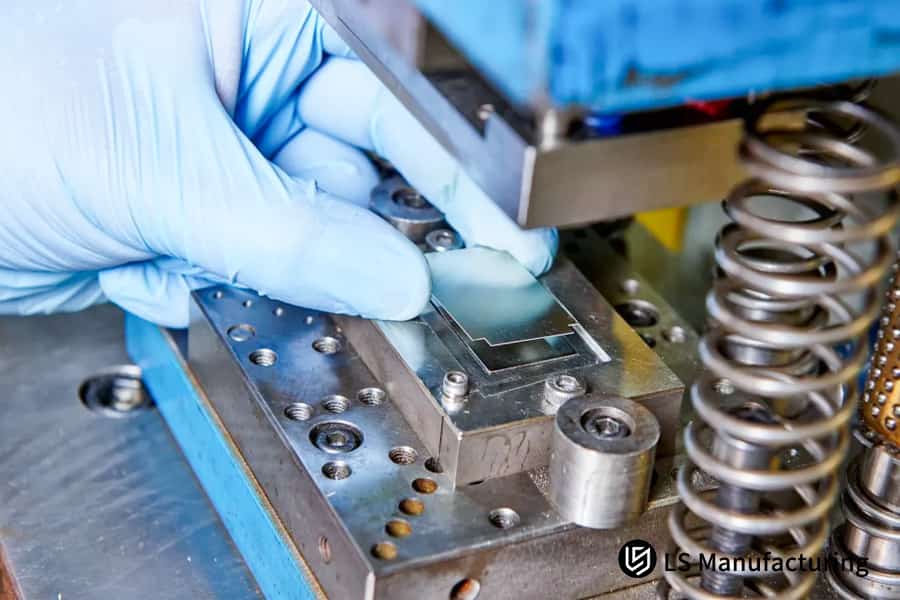 Maneggiare con cura i componenti stampati a basso coefficiente di dilatazione termica