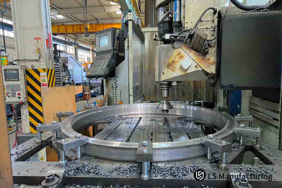 تحقق عملية الخراطة باستخدام الحاسوب (CNC) لمنع التشوه تشطيبًا سطحيًا بدقة Ra 0.8 ميكرومتر.